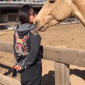 與其說我成為了“撲克”的主人，不如說她擁有了我